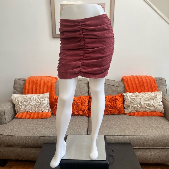 ❣️🆕ZARA Burgundy Corduroy Ruched Front&Side Mini Skirt❣️ - Picture 2 of 9